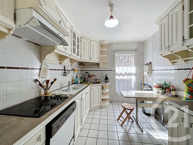 Appartement F5 à vendre - 5 pièces - 104.77 m2 - VILLEJUIF - 94 - ILE-DE-FRANCE - Century 21 K.B. Immobilier