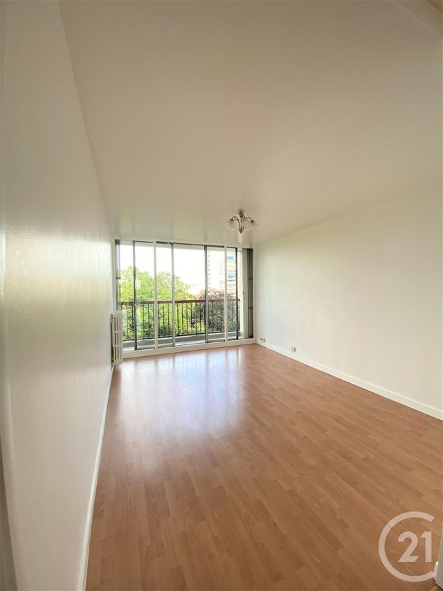 Afficher la photo en grand Appartement F3 à louer - 3 pièces - 67.0 m2 - VILLEJUIF - 94 - ILE-DE-FRANCE - Century 21 K.B. Immobilier