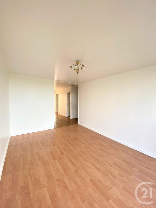 Afficher la photo en grand Appartement F3 à louer - 3 pièces - 67.0 m2 - VILLEJUIF - 94 - ILE-DE-FRANCE - Century 21 K.B. Immobilier