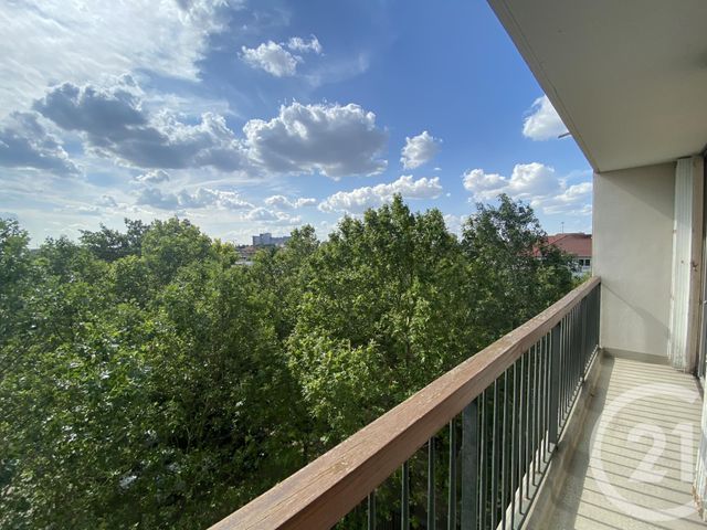 Afficher la photo en grand Appartement F3 à louer - 3 pièces - 67.0 m2 - VILLEJUIF - 94 - ILE-DE-FRANCE - Century 21 K.B. Immobilier