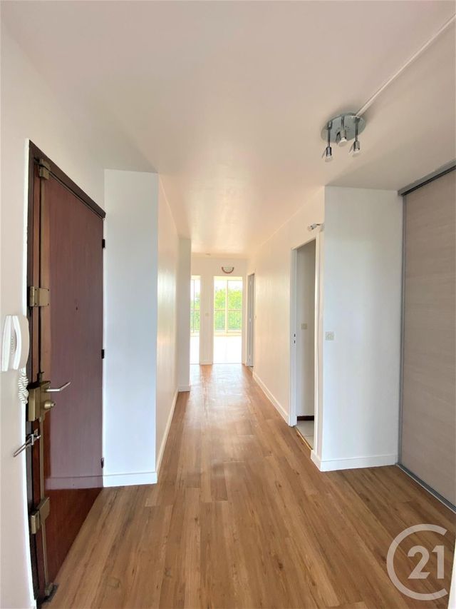 Afficher la photo en grand Appartement F3 à louer - 3 pièces - 67.0 m2 - VILLEJUIF - 94 - ILE-DE-FRANCE - Century 21 K.B. Immobilier
