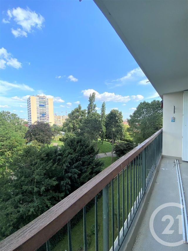 Afficher la photo en grand Appartement F3 à louer - 3 pièces - 67.0 m2 - VILLEJUIF - 94 - ILE-DE-FRANCE - Century 21 K.B. Immobilier