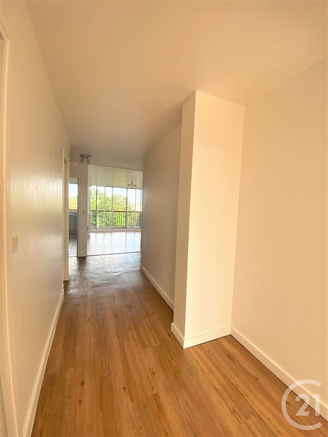 Afficher la photo en grand Appartement F3 à louer - 3 pièces - 67.0 m2 - VILLEJUIF - 94 - ILE-DE-FRANCE - Century 21 K.B. Immobilier