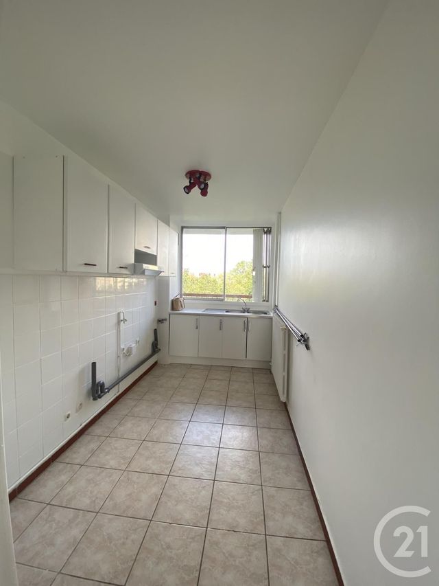 Afficher la photo en grand Appartement F3 à louer - 3 pièces - 67.0 m2 - VILLEJUIF - 94 - ILE-DE-FRANCE - Century 21 K.B. Immobilier