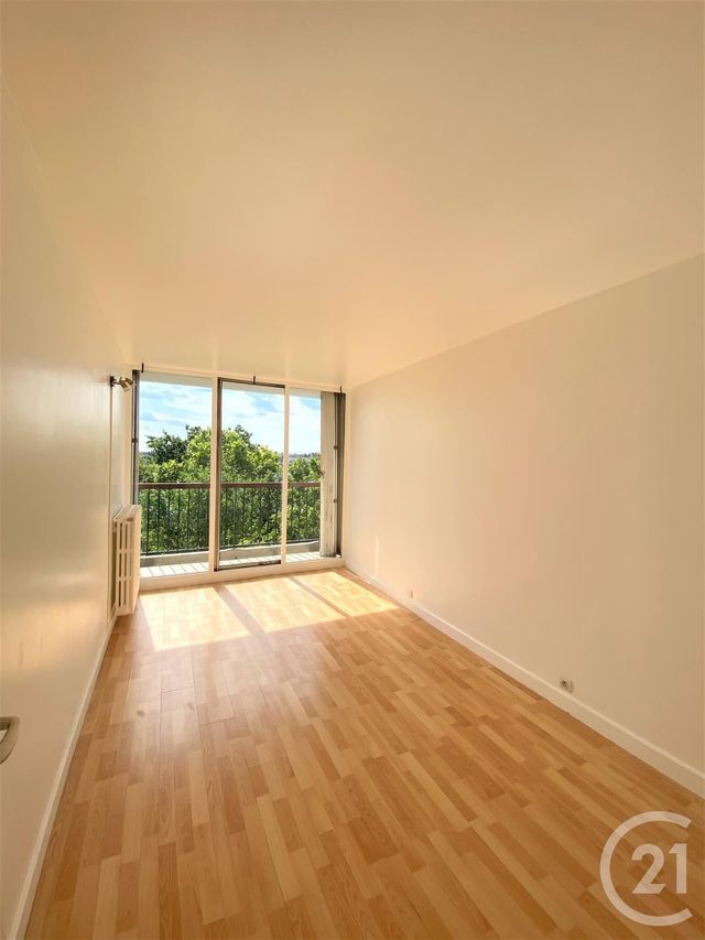 Afficher la photo en grand Appartement F3 à louer - 3 pièces - 67.0 m2 - VILLEJUIF - 94 - ILE-DE-FRANCE - Century 21 K.B. Immobilier