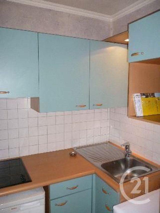 Afficher la photo en grand Appartement F1 à louer - 1 pièce - 27.5 m2 - VILLEJUIF - 94 - ILE-DE-FRANCE - Century 21 K.B. Immobilier