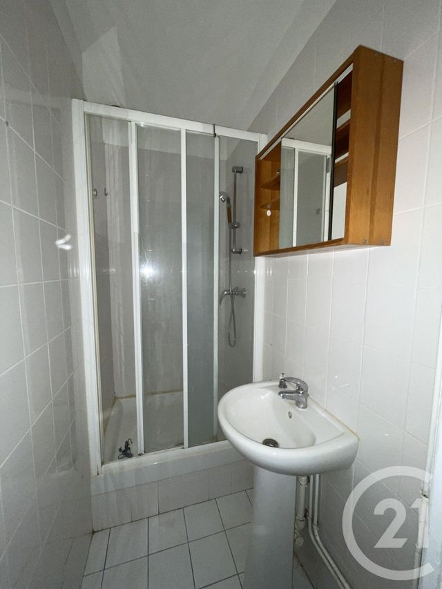 Appartement F2 à louer - 2 pièces - 33.2 m2 - VILLEJUIF - 94 - ILE-DE-FRANCE - Century 21 K.B. Immobilier