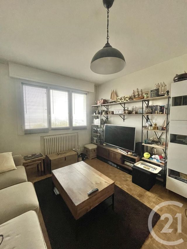 Appartement F2 à louer - 2 pièces - 43.17 m2 - VILLEJUIF - 94 - ILE-DE-FRANCE - Century 21 K.B. Immobilier