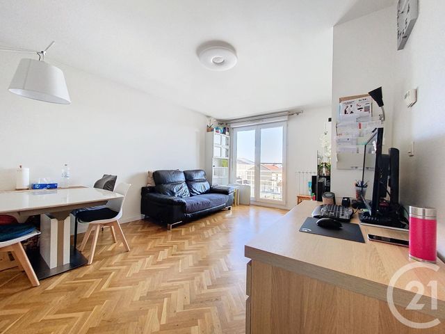 Appartement T3 à vendre - 3 pièces - 59.55 m2 - VILLEJUIF - 94 - ILE-DE-FRANCE - Century 21 K.B. Immobilier