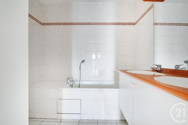 Appartement F4 à vendre - 4 pièces - 78.22 m2 - VITRY SUR SEINE - 94 - ILE-DE-FRANCE - Century 21 K.B. Immobilier