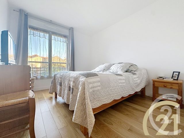 Appartement F4 à vendre - 4 pièces - 69.85 m2 - VILLEJUIF - 94 - ILE-DE-FRANCE - Century 21 K.B. Immobilier