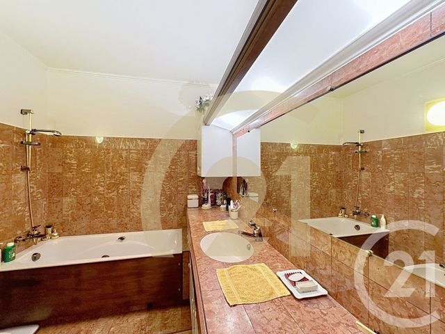 Afficher la photo en grand maison à vendre - 14 pièces - 274.17 m2 - VILLEJUIF - 94 - ILE-DE-FRANCE - Century 21 K.B. Immobilier