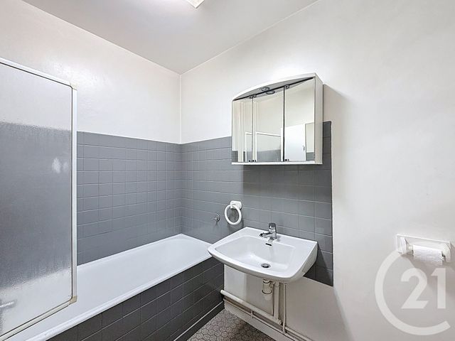 Appartement F2 à vendre - 2 pièces - 41.46 m2 - VILLEJUIF - 94 - ILE-DE-FRANCE - Century 21 K.B. Immobilier