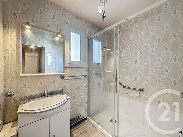 Appartement F5 à vendre - 5 pièces - 90.61 m2 - VILLEJUIF - 94 - ILE-DE-FRANCE - Century 21 K.B. Immobilier