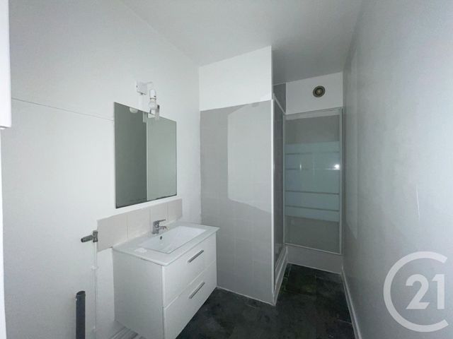 Appartement F3 à louer - 3 pièces - 65.66 m2 - VILLEJUIF - 94 - ILE-DE-FRANCE - Century 21 K.B. Immobilier