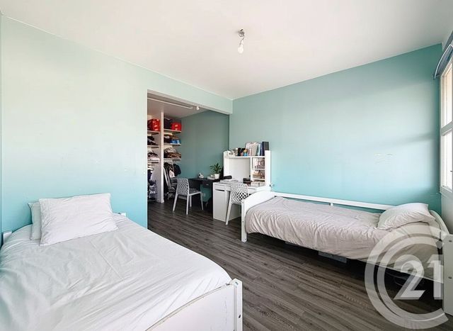 Appartement T5 à vendre - 5 pièces - 103.03 m2 - VILLEJUIF - 94 - ILE-DE-FRANCE - Century 21 K.B. Immobilier