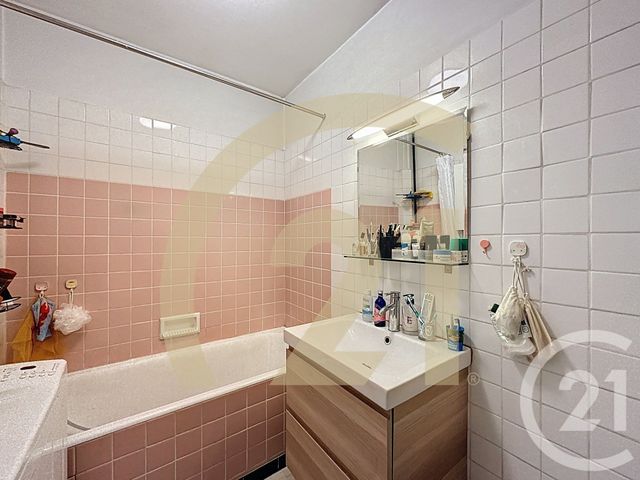 Afficher la photo en grand Appartement F2 à vendre - 2 pièces - 41.41 m2 - VILLEJUIF - 94 - ILE-DE-FRANCE - Century 21 K.B. Immobilier