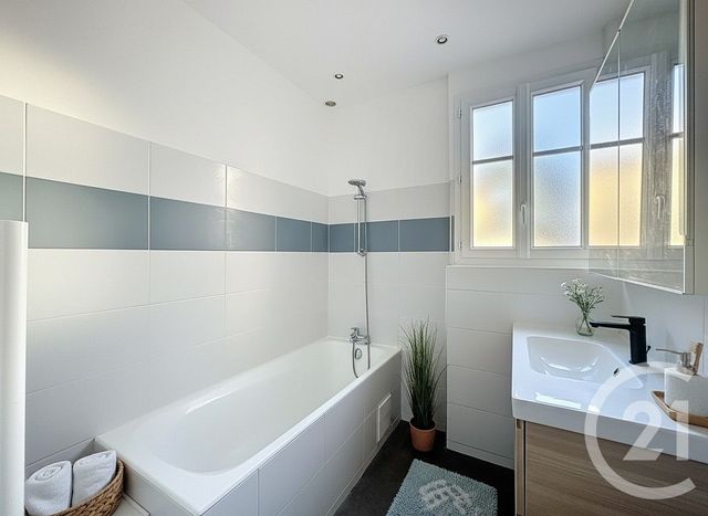 Appartement F4 à vendre - 4 pièces - 68.77 m2 - VILLEJUIF - 94 - ILE-DE-FRANCE - Century 21 K.B. Immobilier