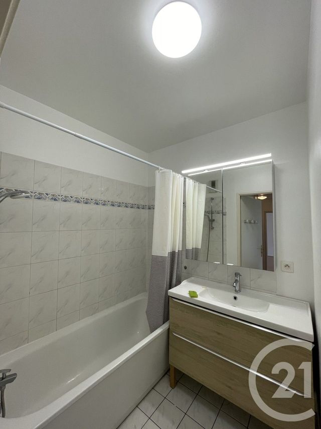 Appartement F3 à louer - 3 pièces - 53.83 m2 - CHATILLON - 92 - ILE-DE-FRANCE - Century 21 K.B. Immobilier