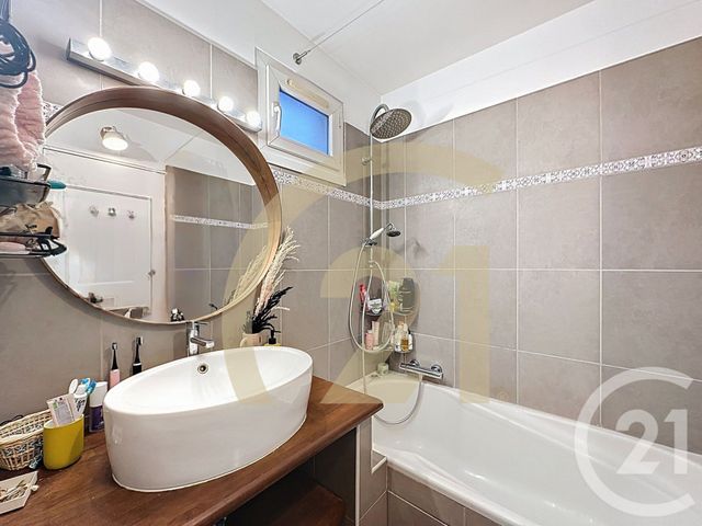 Appartement F3 à vendre - 3 pièces - 60.76 m2 - VILLEJUIF - 94 - ILE-DE-FRANCE - Century 21 K.B. Immobilier