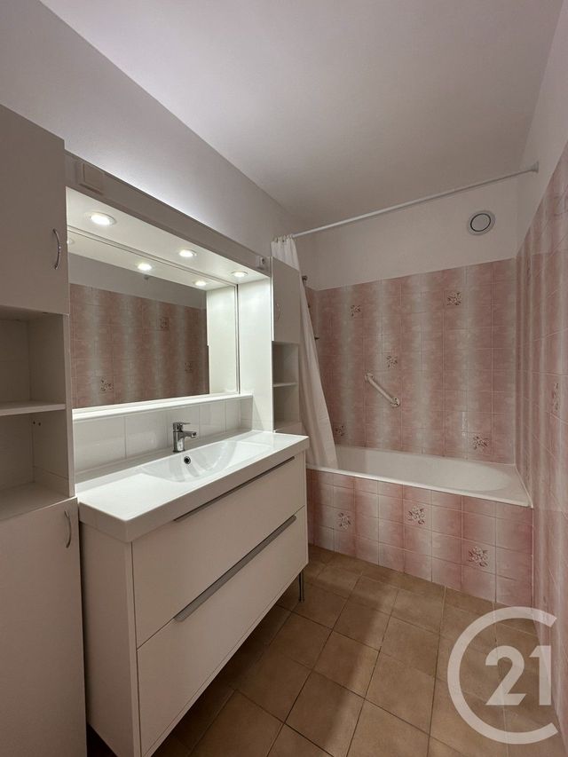 Appartement F4 à louer - 4 pièces - 76.99 m2 - VILLEJUIF - 94 - ILE-DE-FRANCE - Century 21 K.B. Immobilier