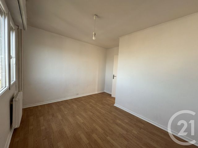 Appartement F4 à louer - 4 pièces - 76.99 m2 - VILLEJUIF - 94 - ILE-DE-FRANCE - Century 21 K.B. Immobilier