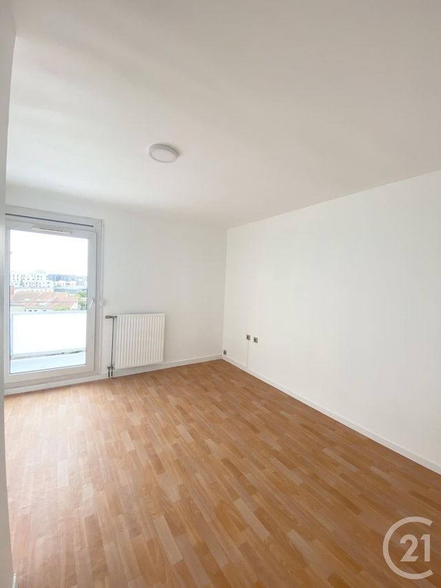Appartement F4 à louer - 4 pièces - 75.78 m2 - VILLEJUIF - 94 - ILE-DE-FRANCE - Century 21 K.B. Immobilier