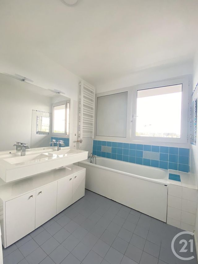Appartement F4 à louer - 4 pièces - 75.78 m2 - VILLEJUIF - 94 - ILE-DE-FRANCE - Century 21 K.B. Immobilier