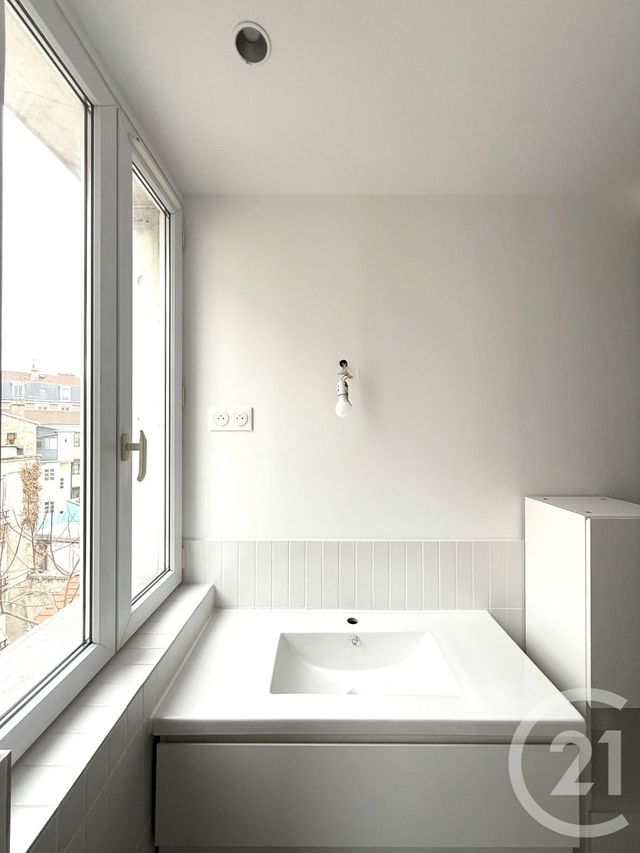 Appartement F2 à louer - 2 pièces - 31.5 m2 - LE KREMLIN BICETRE - 94 - ILE-DE-FRANCE - Century 21 K.B. Immobilier