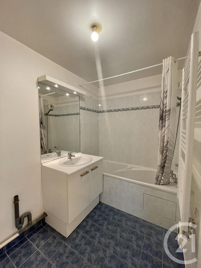 Appartement F3 à louer - 3 pièces - 59.75 m2 - VILLEJUIF - 94 - ILE-DE-FRANCE - Century 21 K.B. Immobilier