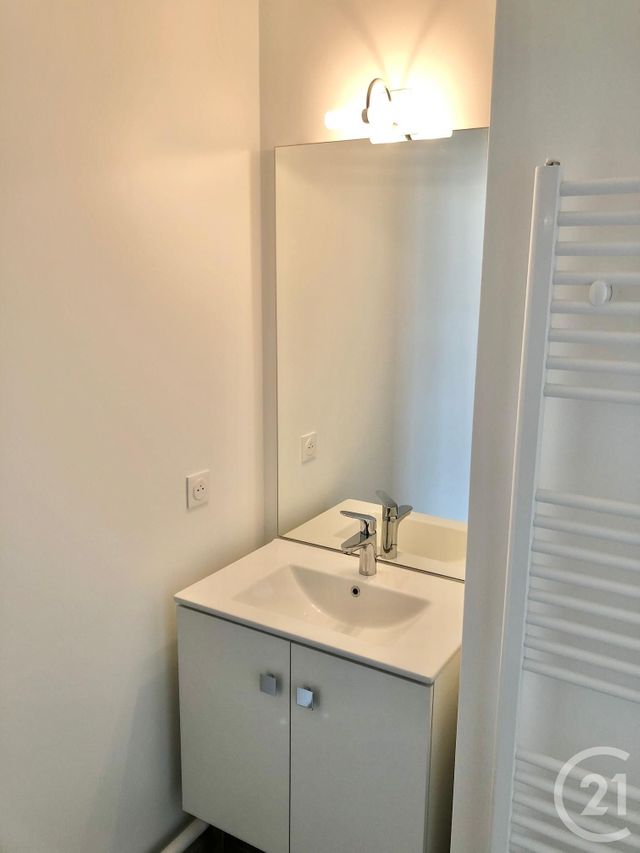 Appartement F3 à louer - 3 pièces - 65.0 m2 - VILLEJUIF - 94 - ILE-DE-FRANCE - Century 21 K.B. Immobilier