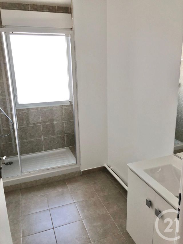 Appartement F3 à louer - 3 pièces - 65.0 m2 - VILLEJUIF - 94 - ILE-DE-FRANCE - Century 21 K.B. Immobilier