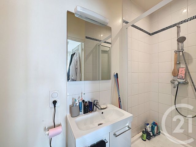 Appartement à vendre - 2 pièces - 25.62 m2 - VILLEJUIF - 94 - ILE-DE-FRANCE - Century 21 K.B. Immobilier