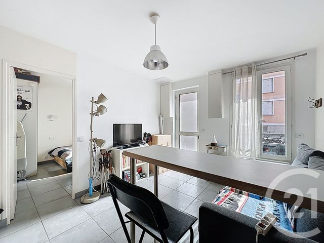 Appartement à vendre - 2 pièces - 25.62 m2 - VILLEJUIF - 94 - ILE-DE-FRANCE - Century 21 K.B. Immobilier