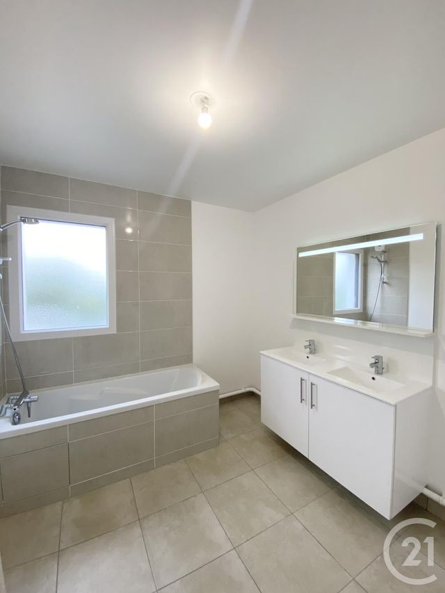 Appartement F3 à louer - 3 pièces - 66.5 m2 - VILLEJUIF - 94 - ILE-DE-FRANCE - Century 21 K.B. Immobilier