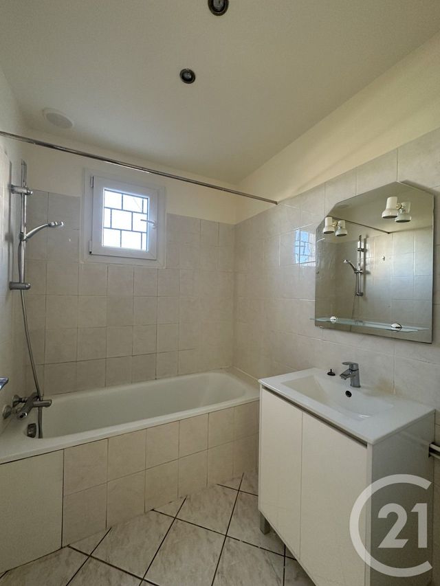 Appartement à louer - 3 pièces - 70.97 m2 - VITRY SUR SEINE - 94 - ILE-DE-FRANCE - Century 21 K.B. Immobilier