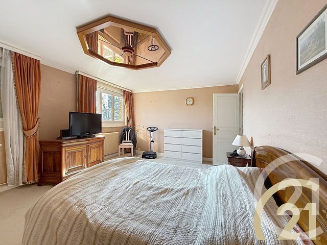 maison à vendre - 10 pièces - 160.0 m2 - VILLEJUIF - 94 - ILE-DE-FRANCE - Century 21 K.B. Immobilier