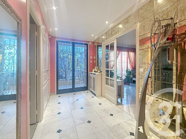 maison à vendre - 10 pièces - 160.0 m2 - VILLEJUIF - 94 - ILE-DE-FRANCE - Century 21 K.B. Immobilier