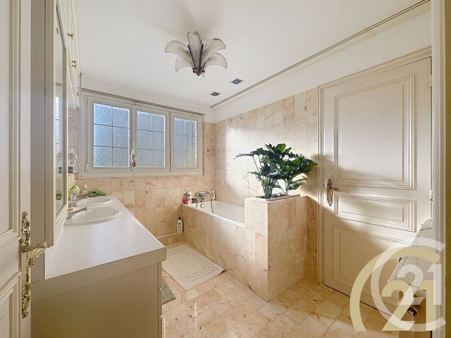 maison à vendre - 10 pièces - 160.0 m2 - VILLEJUIF - 94 - ILE-DE-FRANCE - Century 21 K.B. Immobilier