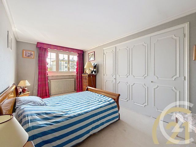 maison à vendre - 10 pièces - 160.0 m2 - VILLEJUIF - 94 - ILE-DE-FRANCE - Century 21 K.B. Immobilier