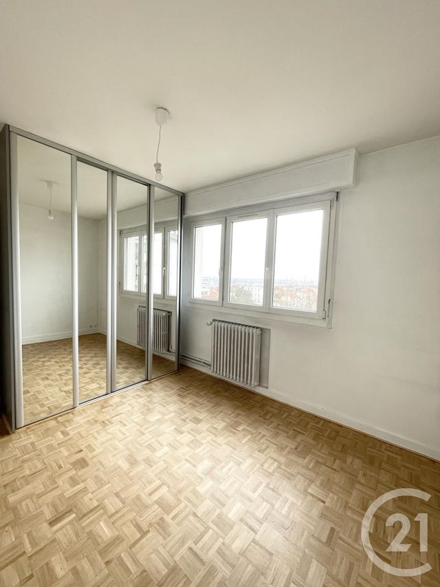 Appartement F2 à louer - 2 pièces - 43.03 m2 - VILLEJUIF - 94 - ILE-DE-FRANCE - Century 21 K.B. Immobilier