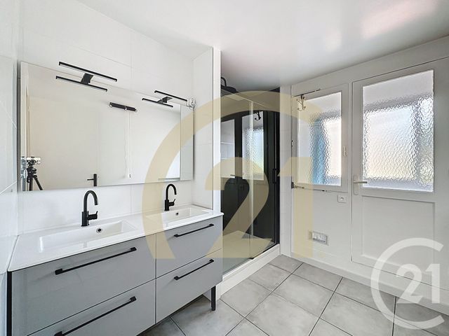 Appartement F2 à louer - 2 pièces - 52.5 m2 - VITRY SUR SEINE - 94 - ILE-DE-FRANCE - Century 21 K.B. Immobilier
