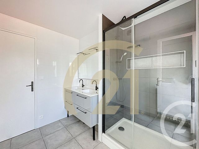 Appartement F2 à louer - 2 pièces - 52.5 m2 - VITRY SUR SEINE - 94 - ILE-DE-FRANCE - Century 21 K.B. Immobilier