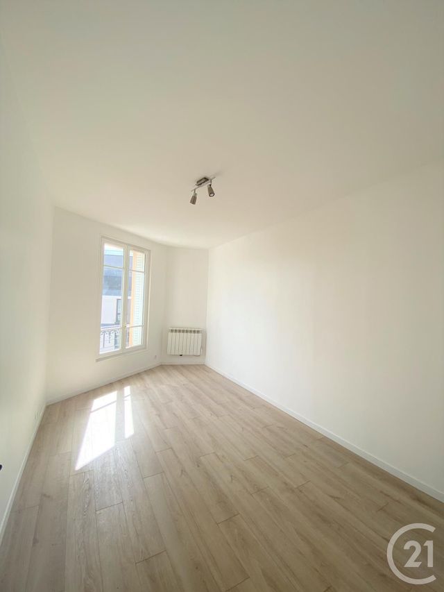 Appartement F2 à louer - 2 pièces - 32.72 m2 - VILLEJUIF - 94 - ILE-DE-FRANCE - Century 21 K.B. Immobilier