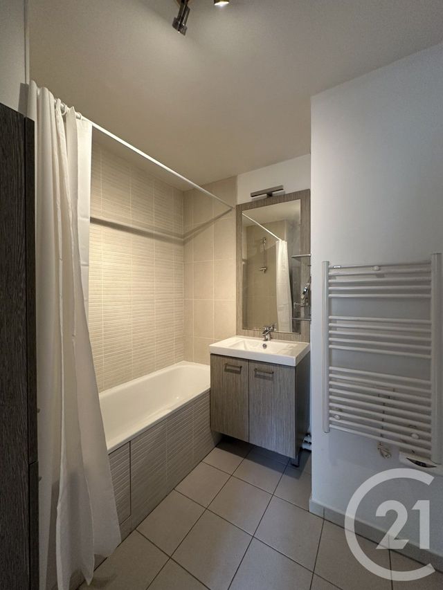 Appartement F4 à louer - 4 pièces - 77.16 m2 - VILLEJUIF - 94 - ILE-DE-FRANCE - Century 21 K.B. Immobilier