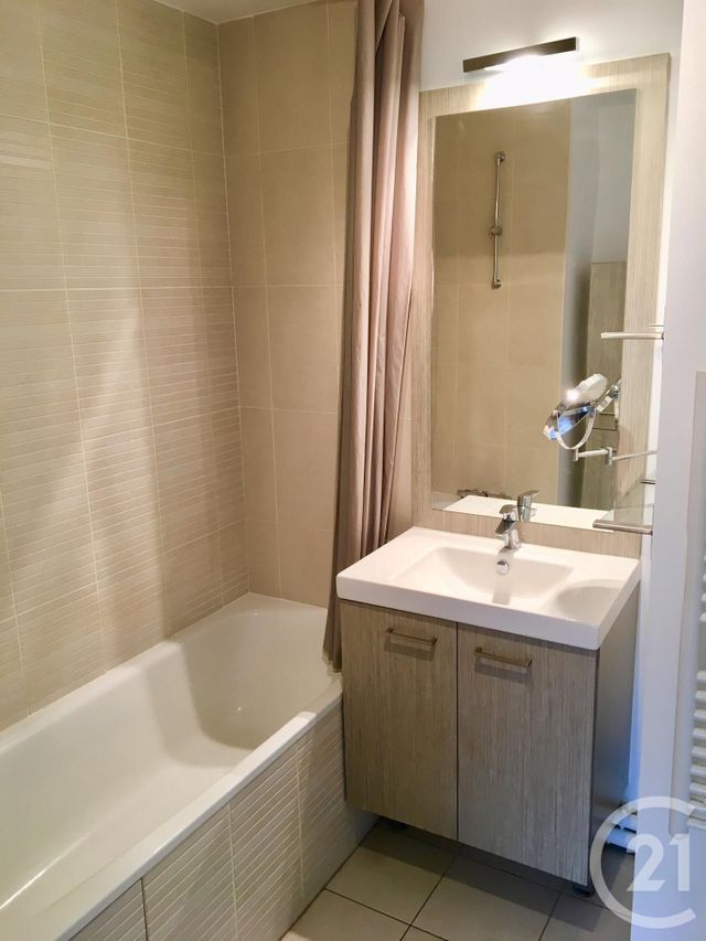 Appartement F4 à louer - 4 pièces - 77.16 m2 - VILLEJUIF - 94 - ILE-DE-FRANCE - Century 21 K.B. Immobilier