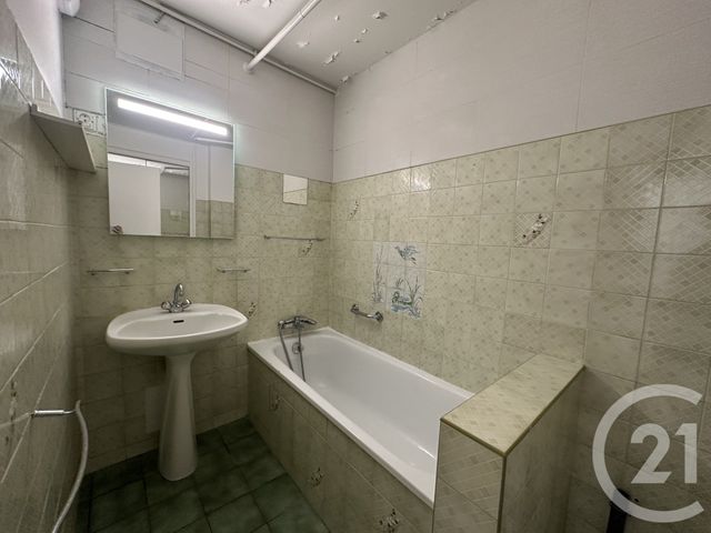 Appartement F3 à louer - 3 pièces - 51.13 m2 - VILLEJUIF - 94 - ILE-DE-FRANCE - Century 21 K.B. Immobilier