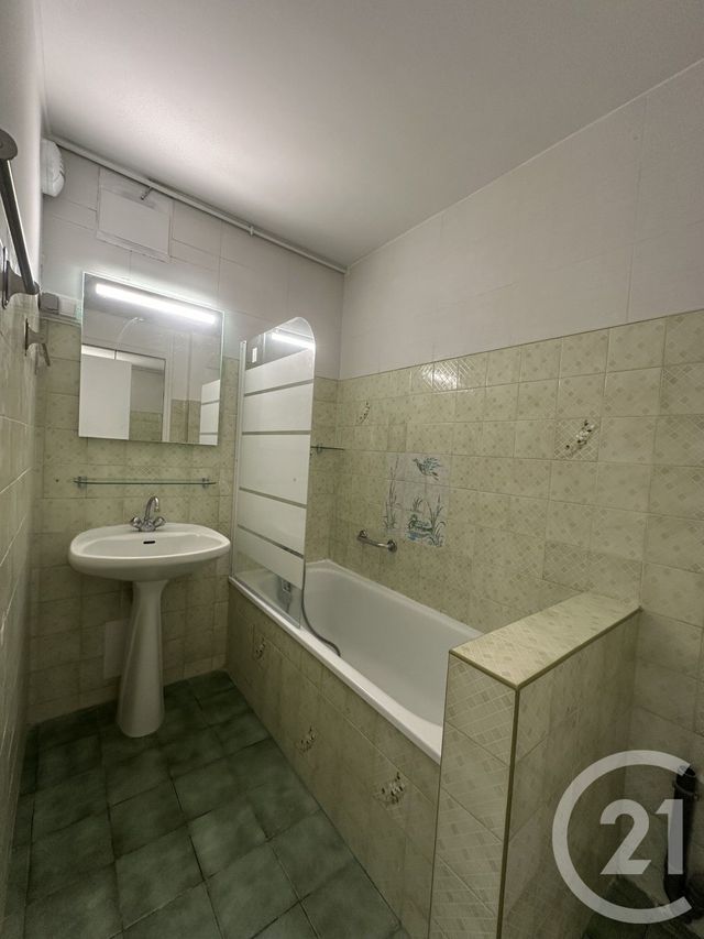 Appartement F3 à louer - 3 pièces - 51.13 m2 - VILLEJUIF - 94 - ILE-DE-FRANCE - Century 21 K.B. Immobilier