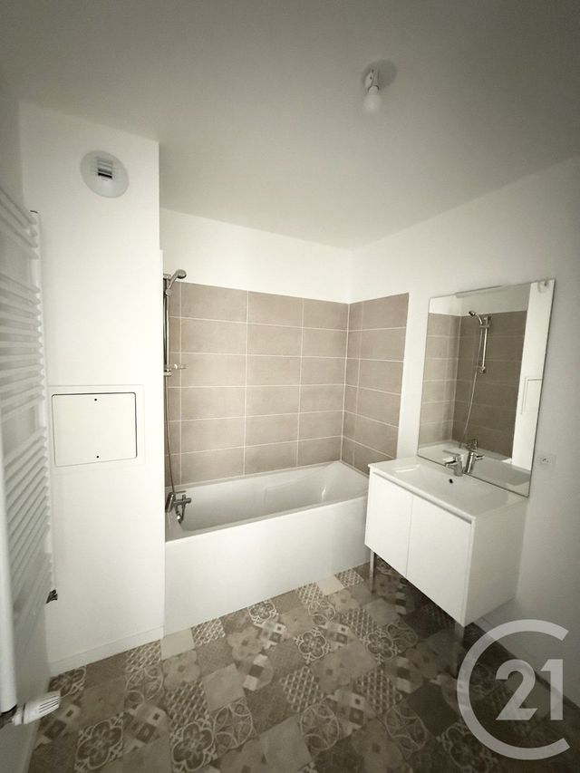 Appartement F3 à louer - 3 pièces - 61.87 m2 - VITRY SUR SEINE - 94 - ILE-DE-FRANCE - Century 21 K.B. Immobilier