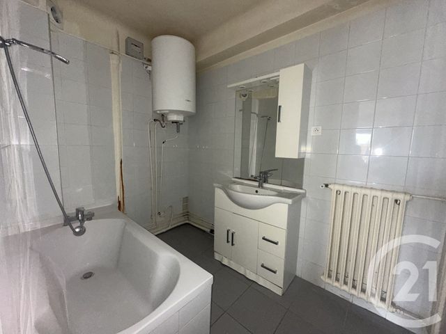 Appartement F2 à louer - 2 pièces - 45.96 m2 - VILLEJUIF - 94 - ILE-DE-FRANCE - Century 21 K.B. Immobilier